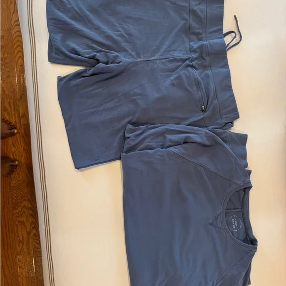 COZY EARTH Men’s pajamas or lounge wear set - Picture 2 of 2